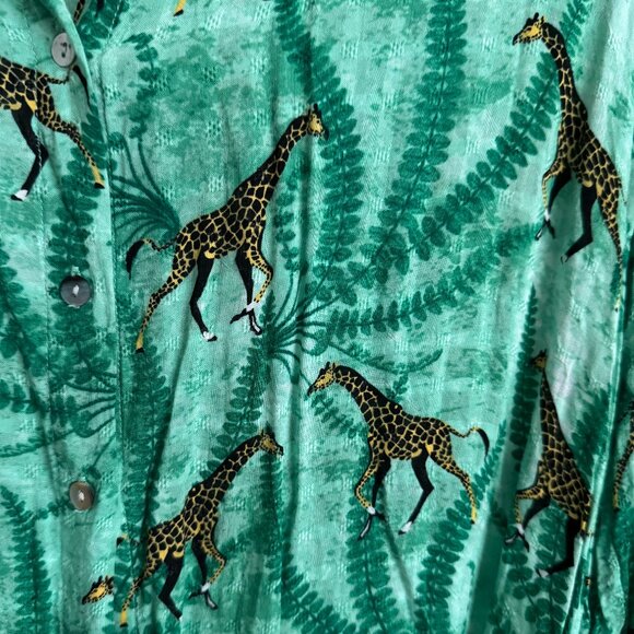 Jane + Delancey - Giraffe Print Long Button-Down Tunic in Green - Picture 2 of 9